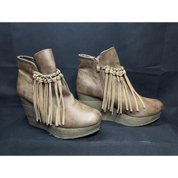 Sbicca Boots Womens Size 10 Wedge Fringe Suede Western Boho Zip Ankle Booties - Picture 1 of 15